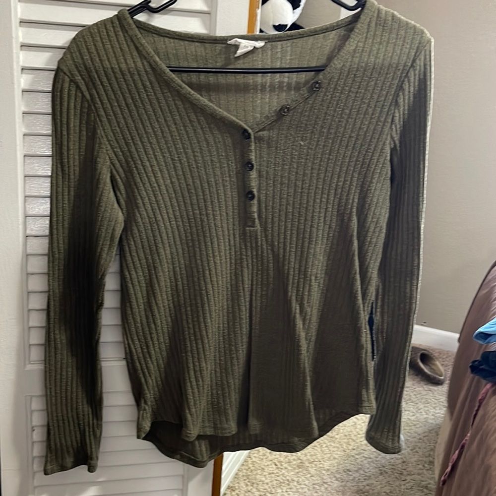 Army green button long sleeve. Very soft. Bought at a boutique store.